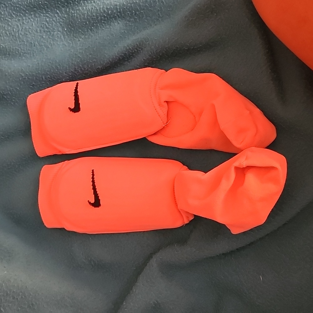 Nike kids shin gaurd socks s/m